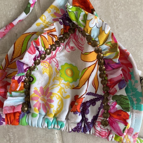 Fits like an XS. Embroidered bikini top. - Picture 2 of 4